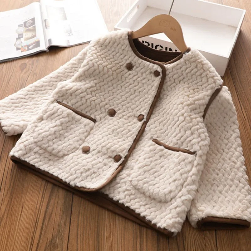 Короткий плащ из искусственного меха для девочек, утепленная зимняя верхняя одежда, новинка 2024, осень-зима
Короткий плащ из искусственного меха для девочек, утепленная зимняя верхняя одежда, новинка 2024, осень-зима