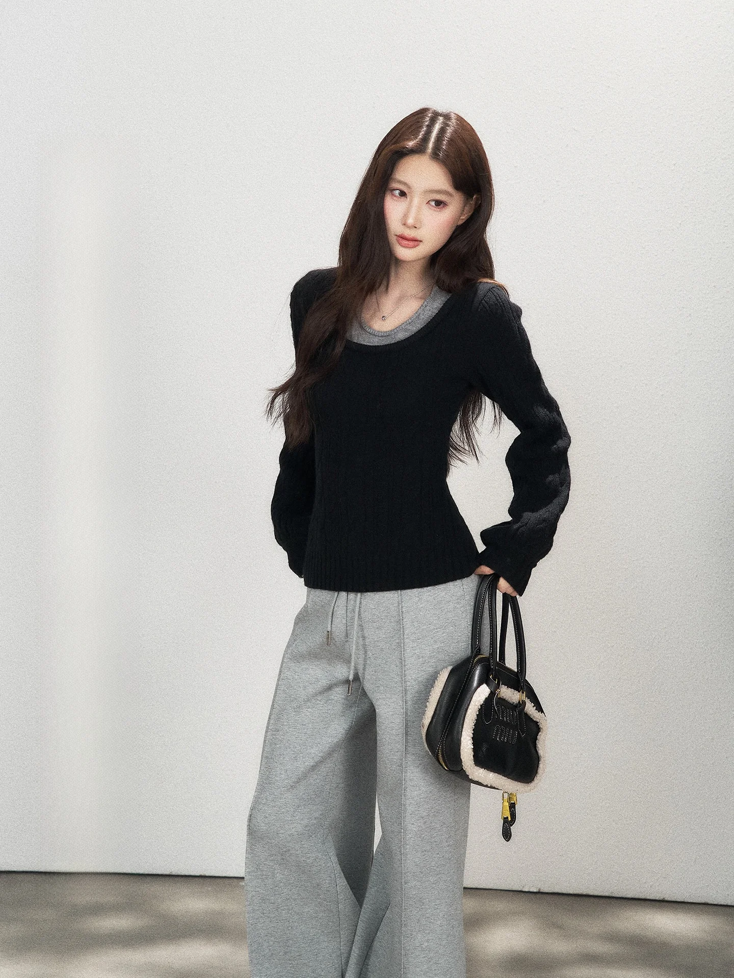 Slim Fit Knitted Sweater Women's Padded Base Layer Top Color Block Design Belted Style Winter Fashion Korean Excess Meat
Slim Fit Knitted Sweater Women's Padded Base Layer Top Color Block Design Belted Style Winter Fashion Korean Excess Meat