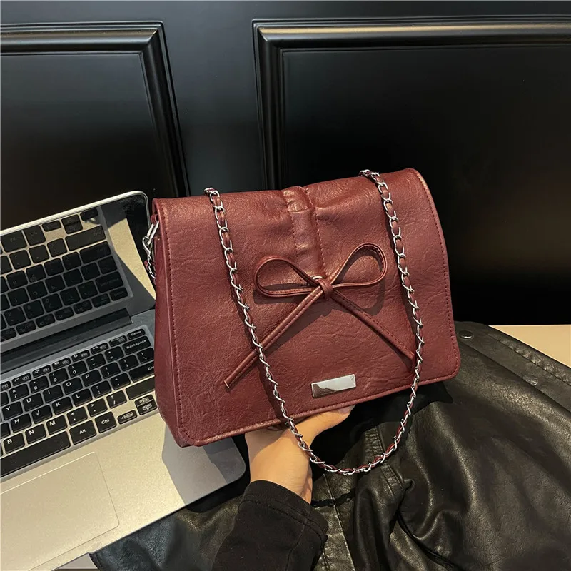 2025 New Bow Tote Bag for Women Stylish Large Capacity Chain Crossbody Trendy Commuter Shoulder Bag Fashionable Work Purse
2025 New Bow Tote Bag for Women Stylish Large Capacity Chain Crossbody Trendy Commuter Shoulder Bag Fashionable Work Purse