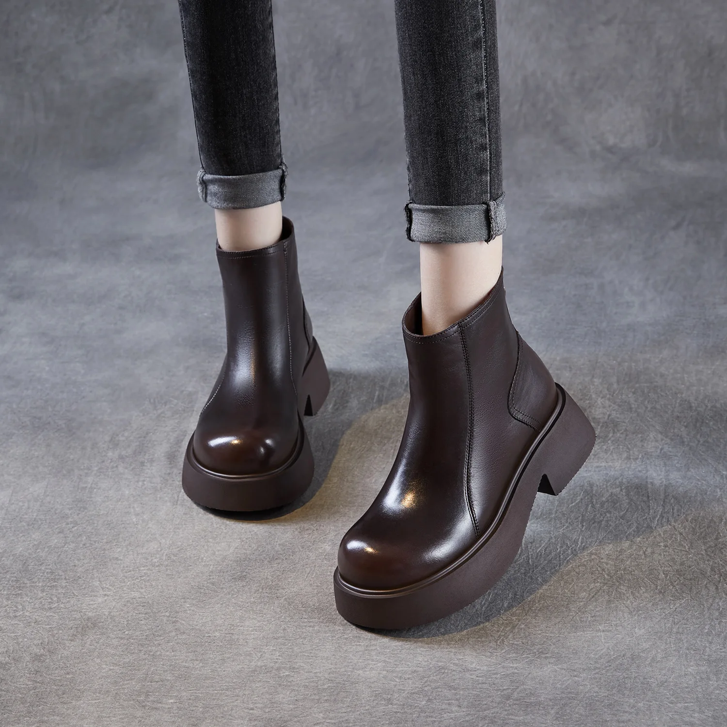 Женские ботинки в стиле ретро, ботинки Thi Bot ort, кожаный слой головы, воловья кожа, круглый носок, средний каблук, резиновая подошва, всесезонные
Женские ботинки в стиле ретро, ботинки Thi Bot ort, кожаный слой головы, воловья кожа, круглый носок, средний каблук, резиновая подошва, всесезонные