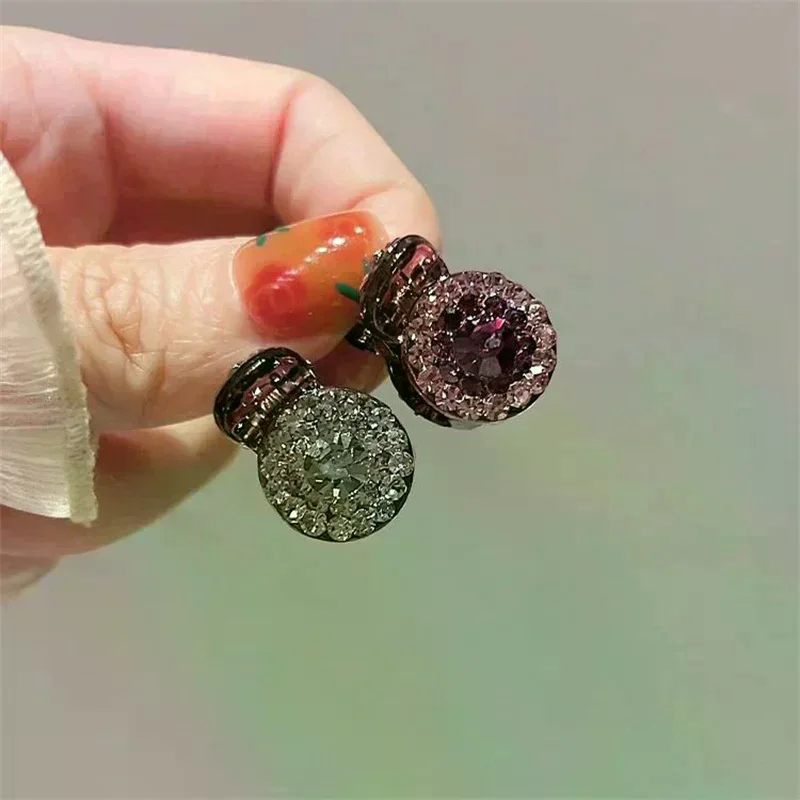 2/4pcs Mini Round Rhinestone Hair Claw Retro Zircon Women Girls Claw Clip Small Hairpins Hair Crabs Girls Hair Accessories
2/4pcs Mini Round Rhinestone Hair Claw Retro Zircon Women Girls Claw Clip Small Hairpins Hair Crabs Girls Hair Accessories 