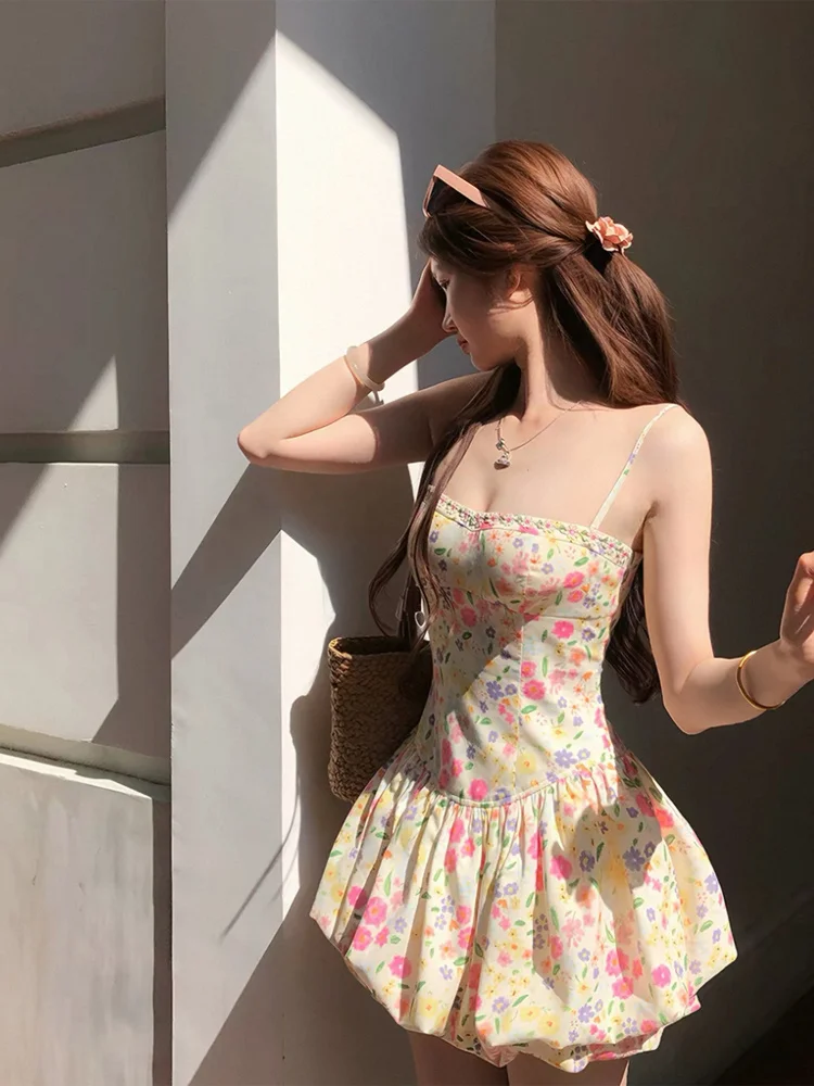 French sweet floral camisole dress with spring and summer temperament, vacation style, waist cinched floral bud skirt, women's s
French sweet floral camisole dress with spring and summer temperament, vacation style, waist cinched floral bud skirt, women's s