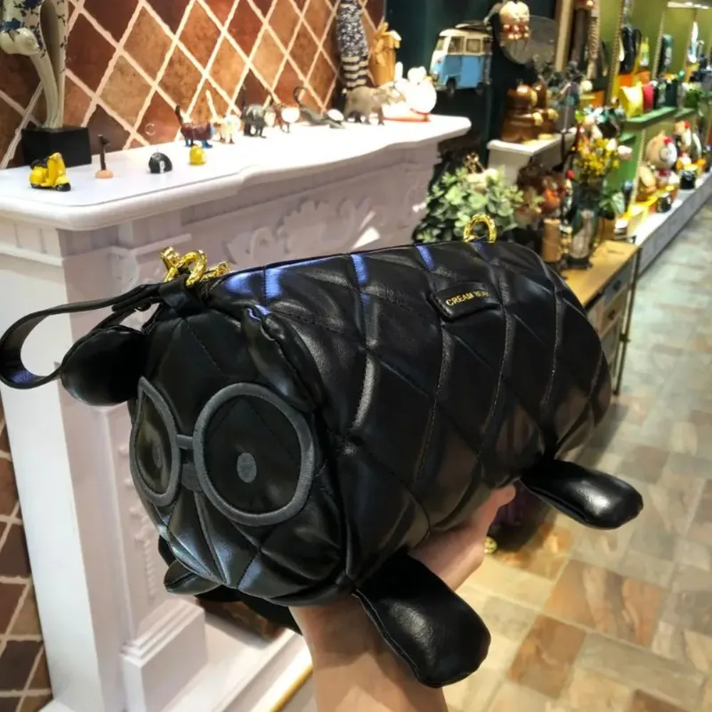 Черная женская сумка через плечо CREAM BEAR, популярная модная кожаная сумка премиум-класса с милым мультяшным медведем, повседневная сумка через плечо в форме цилиндра
Черная женская сумка через плечо CREAM BEAR, популярная модная кожаная сумка премиум-класса с милым мультяшным медведем, повседневная сумка через плечо в форме цилиндра