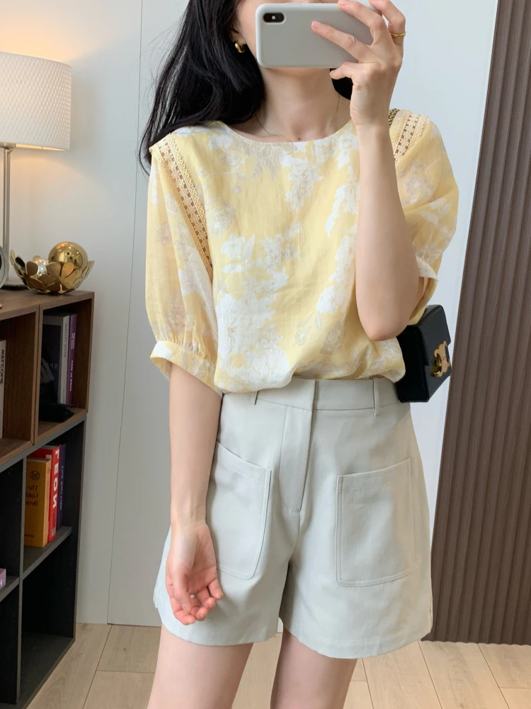 Романтический льняной топ с цветочным принтом, ажурными вставками и кружевом, свободного кроя, с рукавами-фонариками, для повседневной носки, летняя мода, женская одежда
Романтический льняной топ с цветочным принтом, ажурными вставками и кружевом, свободного кроя, с рукавами-фонариками, для повседневной носки, летняя мода, женская одежда