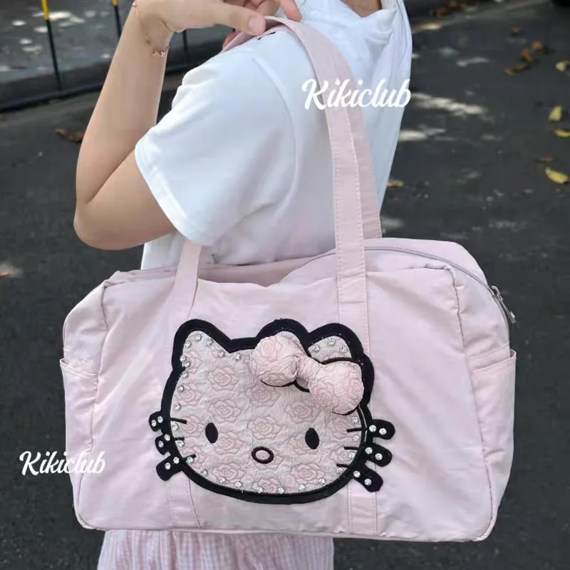 Новая сумка-тоут Hello Kitty с леопардовым принтом Y2k, женская повседневная дорожная сумка большой вместимости, модная жаккардовая парусиновая сумка на молнии
Новая сумка-тоут Hello Kitty с леопардовым принтом Y2k, женская повседневная дорожная сумка большой вместимости, модная жаккардовая парусиновая сумка на молнии
