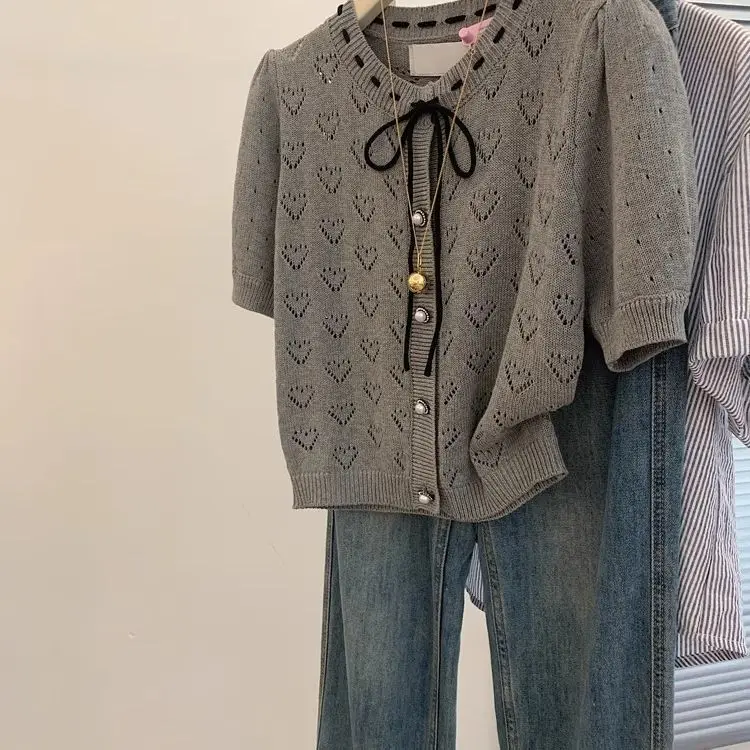 Grey Bubble Sleeve Short Sleeved Women's Slim Fit Short Cut Hollow Top Knitted Cardigan
Grey Bubble Sleeve Short Sleeved Women's Slim Fit Short Cut Hollow Top Knitted Cardigan