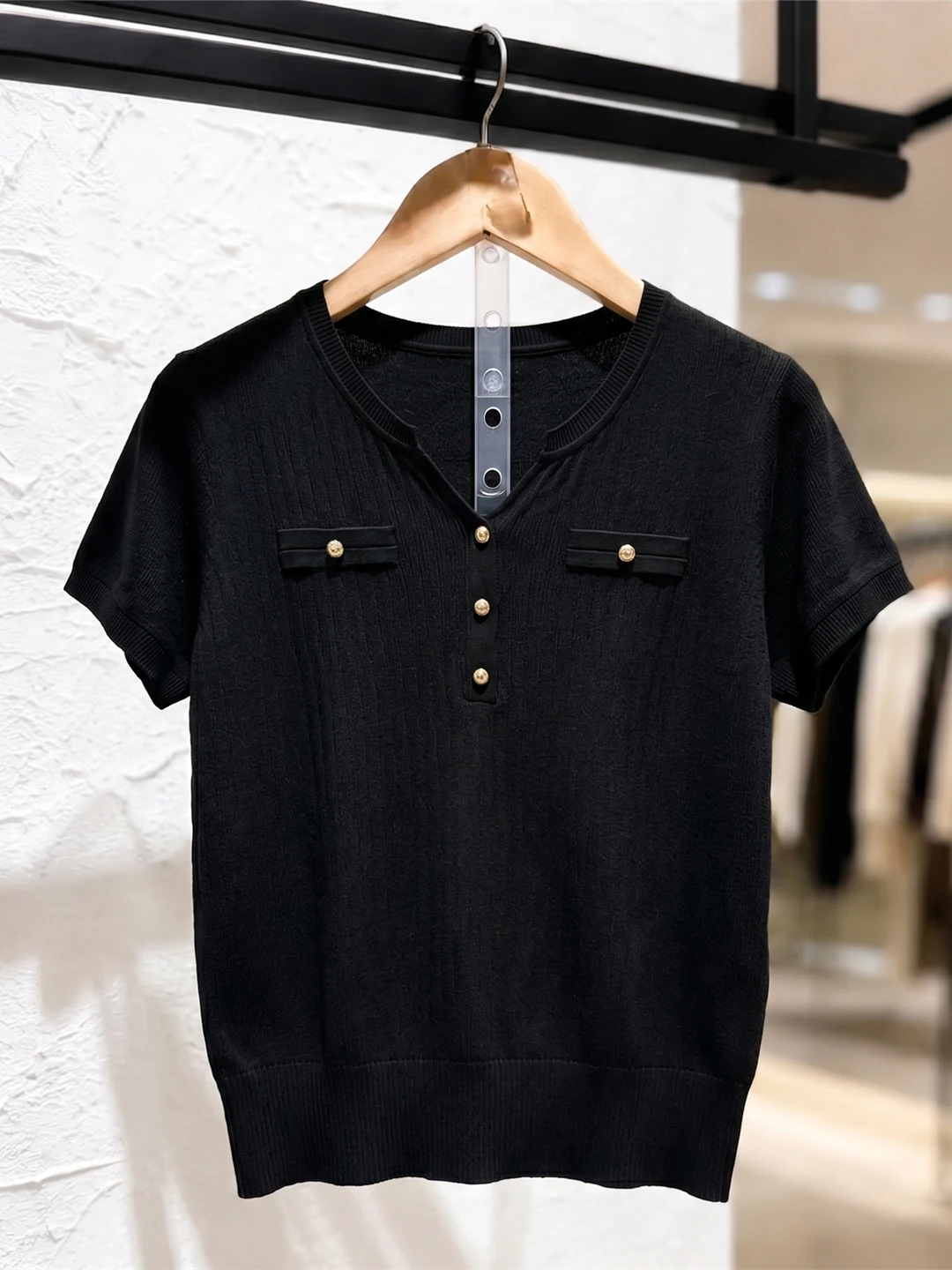 Summer Luxury Ice Silk Knitted Short Sleeve Casual Versatile Commute Top Korean Style Elegant Poet Shirt Stylish Straight Cut
Summer Luxury Ice Silk Knitted Short Sleeve Casual Versatile Commute Top Korean Style Elegant Poet Shirt Stylish Straight Cut