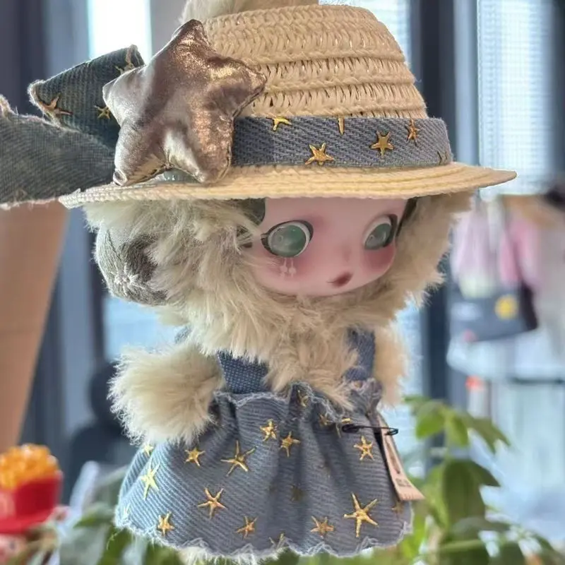 Skullpanda Doll Clothes Star Print Denim Suspender Dress With Straw Hat Faux Fur Collar Handmade Doll Replacement Outfit
Skullpanda Doll Clothes Star Print Denim Suspender Dress With Straw Hat Faux Fur Collar Handmade Doll Replacement Outfit