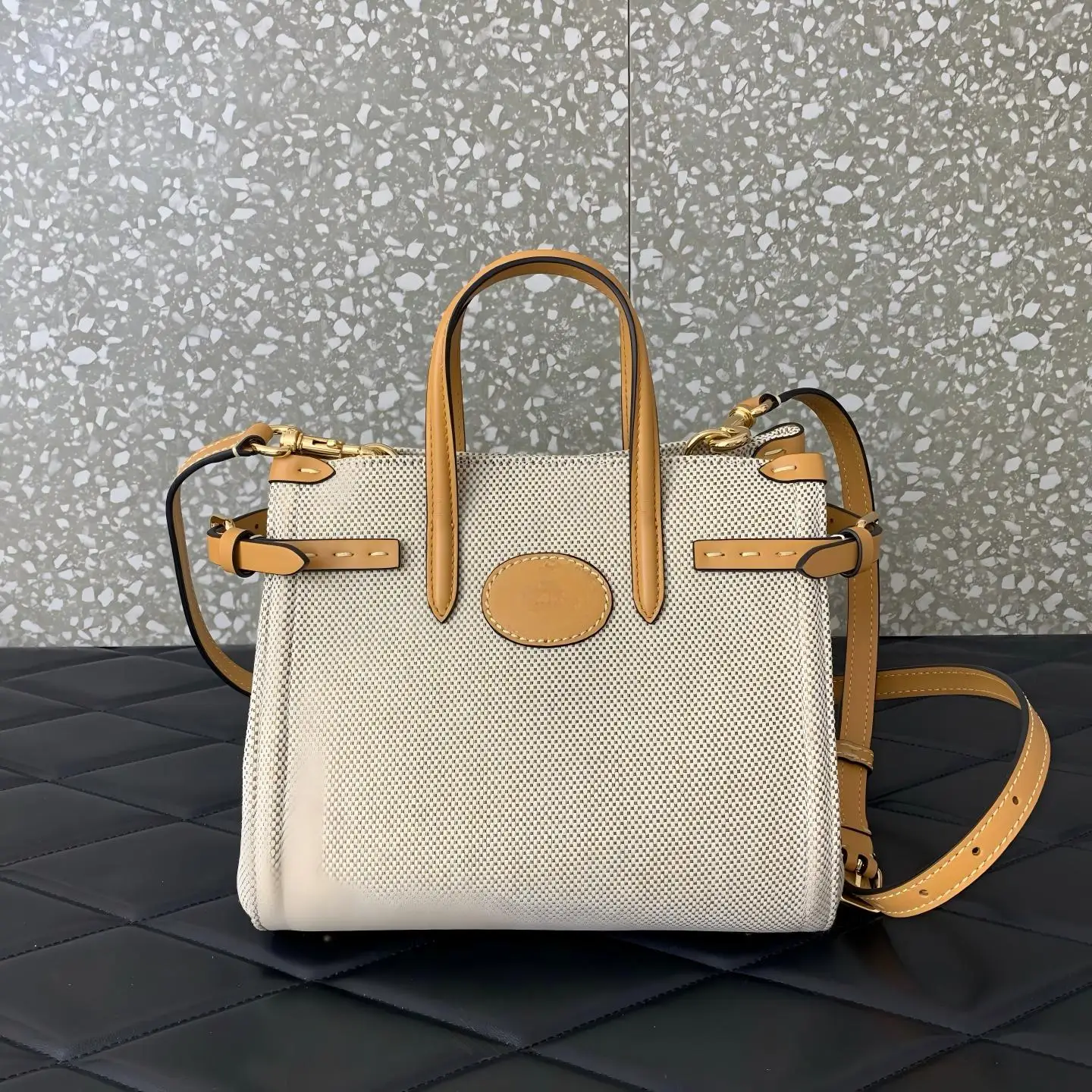 New Style Fashionable and Simple Shoulder Bag Simple and Elegant Commuter Tote Bag Korean Niche Women Handbag
New Style Fashionable and Simple Shoulder Bag Simple and Elegant Commuter Tote Bag Korean Niche Women Handbag