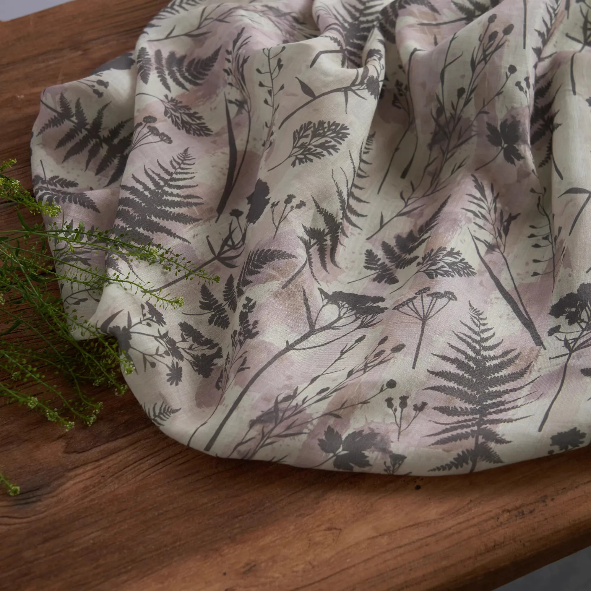 High quality ramie sewing Flower print fabrics materials for clothes Dress robe and clothing cheongsam tela
High quality ramie sewing Flower print fabrics materials for clothes Dress robe and clothing cheongsam tela
