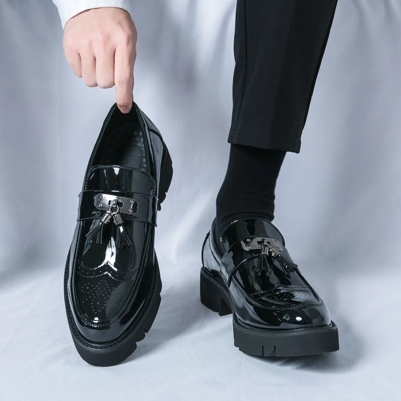 men fashion wedding party dress platform shoes slip-on patent leather tassels shoe black trendy carving brogue loafers footwear
men fashion wedding party dress platform shoes slip-on patent leather tassels shoe black trendy carving brogue loafers footwear