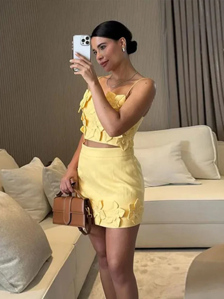 Sexy 3D Flower Mini Skirt Set for Women Sleeveless Backless Crop Sling Vest High Waist A-Line Skirts 2025 Summer Beach Outfit
Sexy 3D Flower Mini Skirt Set for Women Sleeveless Backless Crop Sling Vest High Waist A-Line Skirts 2025 Summer Beach Outfit