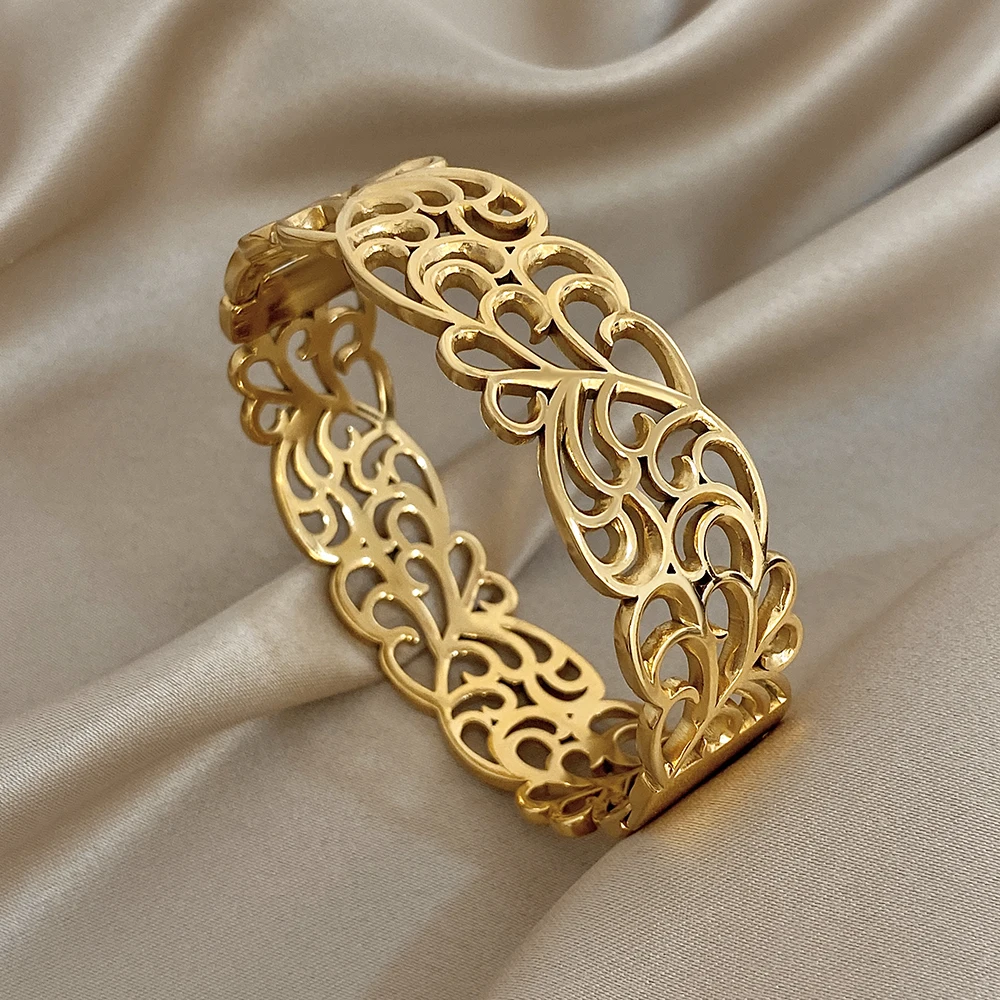 DODOHAO Vintage Stainless Steel Cuff Wide Bracelet for Women Trendy Gold Color Hollow Out Flower Bangle Waterproof Jewelry Gifts
DODOHAO Vintage Stainless Steel Cuff Wide Bracelet for Women Trendy Gold Color Hollow Out Flower Bangle Waterproof Jewelry Gifts
