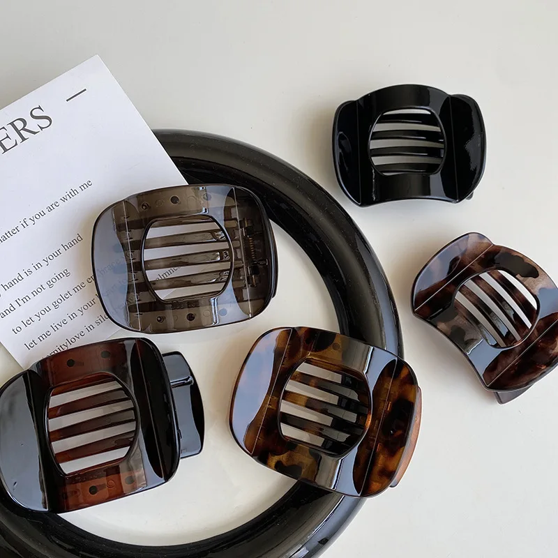 BYL Vintage Tortoiseshell Color Hair Clip Elegant Simple Non-slip Hair Clips Ponytail Claw Clip Hair Accessories for Women Girls
BYL Vintage Tortoiseshell Color Hair Clip Elegant Simple Non-slip Hair Clips Ponytail Claw Clip Hair Accessories for Women Girls