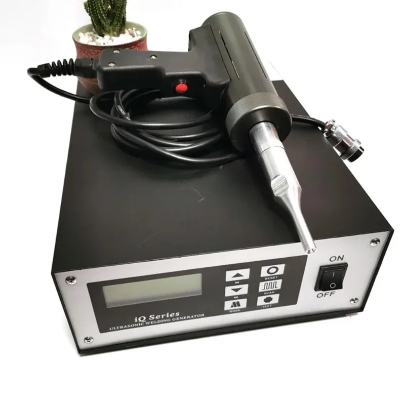 500W 28khz/35khz/40khz Handheld Ultrasonic Spot Welder With Customized Titanium Horn
500W 28khz/35khz/40khz Handheld Ultrasonic Spot Welder With Customized Titanium Horn