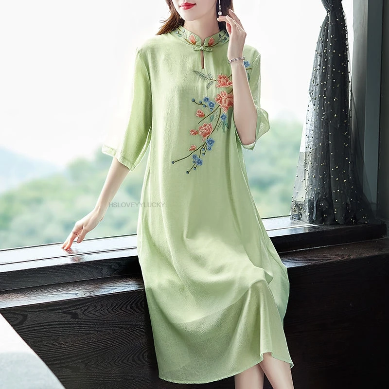 New Chinese Style Improved Embroidery Qipao Elegant Long Cheongsam Women Vintage Aodai Dress Loose Cheongsam Dress
New Chinese Style Improved Embroidery Qipao Elegant Long Cheongsam Women Vintage Aodai Dress Loose Cheongsam Dress