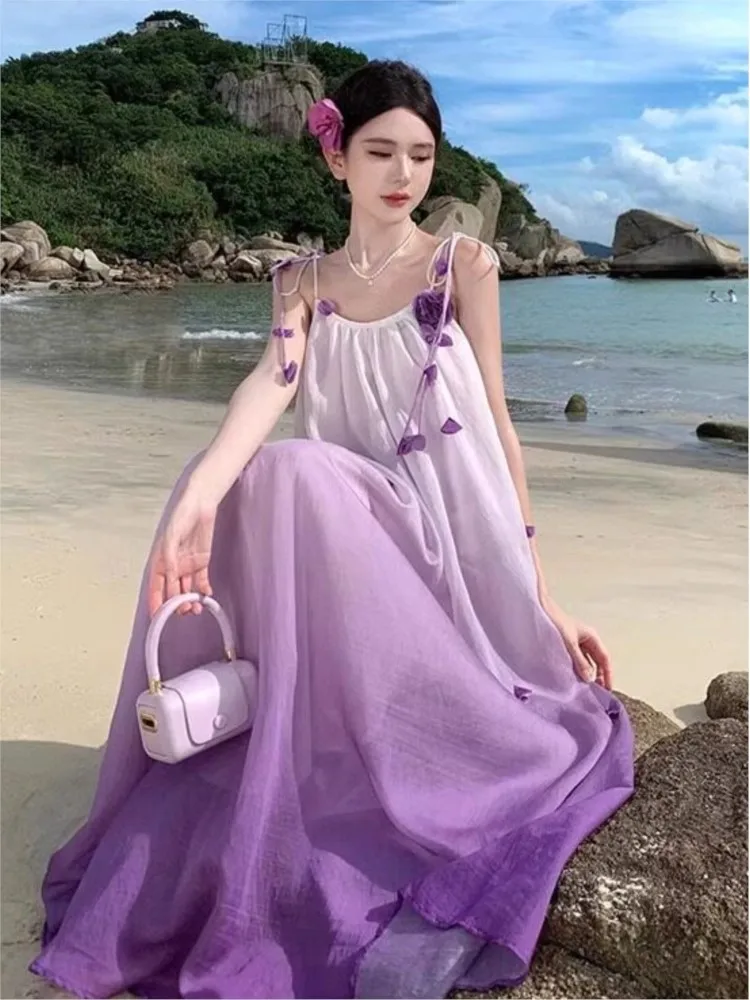 Gradient three-dimensional flowers are super beautiful Loose halter dress for vacation and
Gradient three-dimensional flowers are super beautiful Loose halter dress for vacation and