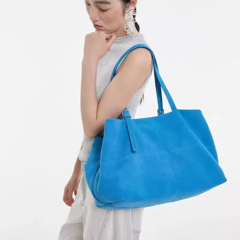 Simple Large-Capacity Waterproof Suede Women's Shoulder Tote Bag Portable All Seasons New Solid Color Fashion
Simple Large-Capacity Waterproof Suede Women's Shoulder Tote Bag Portable All Seasons New Solid Color Fashion