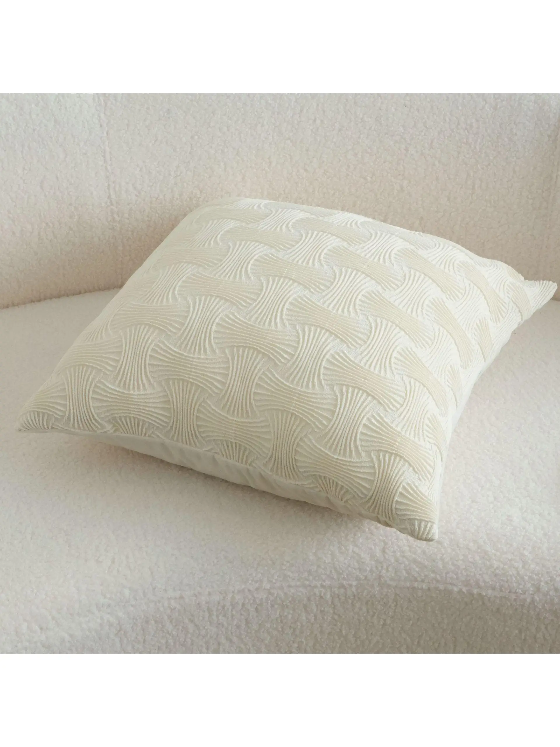 Creamy Style Sofa Pillow Decorative Geometric 3D Crease Process Living Room Sample House Window Bench Decorative Cushion
Creamy Style Sofa Pillow Decorative Geometric 3D Crease Process Living Room Sample House Window Bench Decorative Cushion