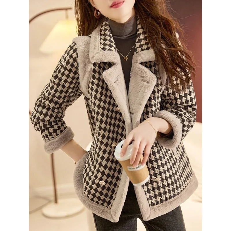 2023 Autumn Winter Premium Cotton Overcoat Women Small Figure Style Fashion Plaid Quilted Coat Lapel Jacket
2023 Autumn Winter Premium Cotton Overcoat Women Small Figure Style Fashion Plaid Quilted Coat Lapel Jacket