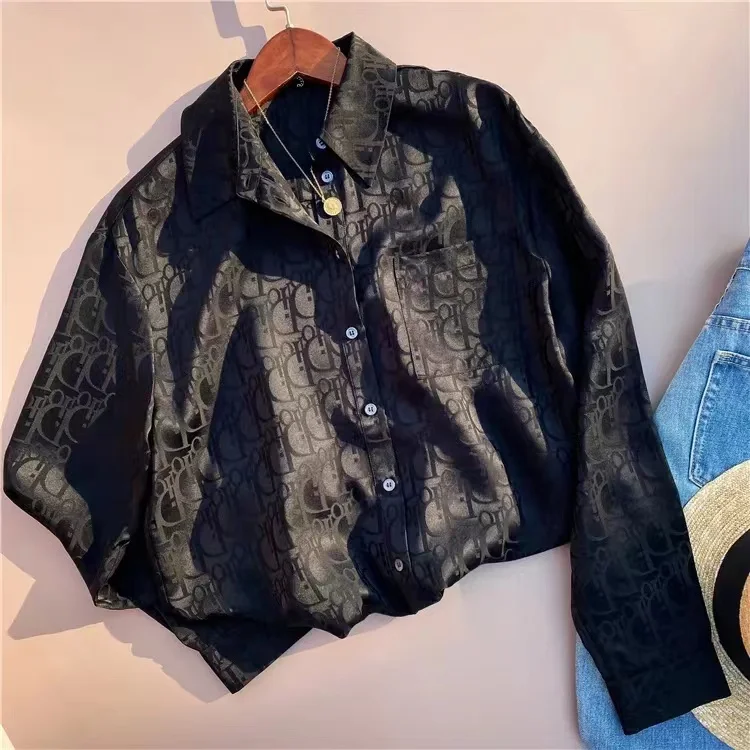 Весенне-осенний модный ретро-высококачественный свободный классический буквенный узор Long Sve Commuting irt из полиэстера прямого кроя irt
Весенне-осенний модный ретро-высококачественный свободный классический буквенный узор Long Sve Commuting irt из полиэстера прямого кроя irt