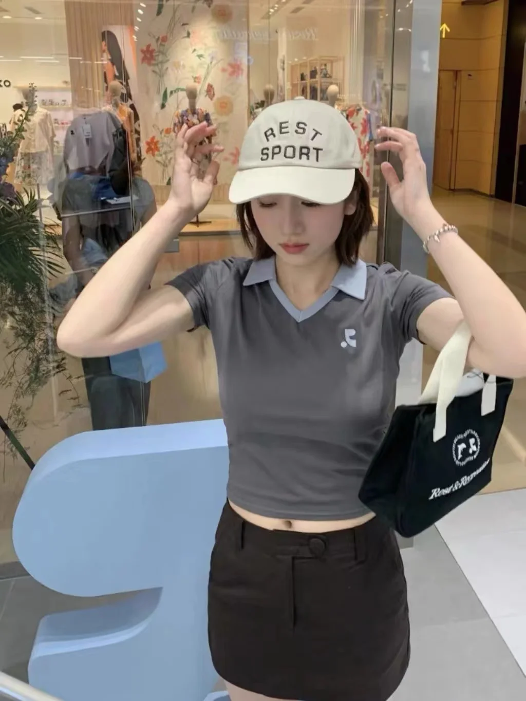 Summer Japanese Korean fashion casual cotton short-sleeved women's lapel embroidered T-shirt slimming figure-hugging V-neck RR
Summer Japanese Korean fashion casual cotton short-sleeved women's lapel embroidered T-shirt slimming figure-hugging V-neck RR