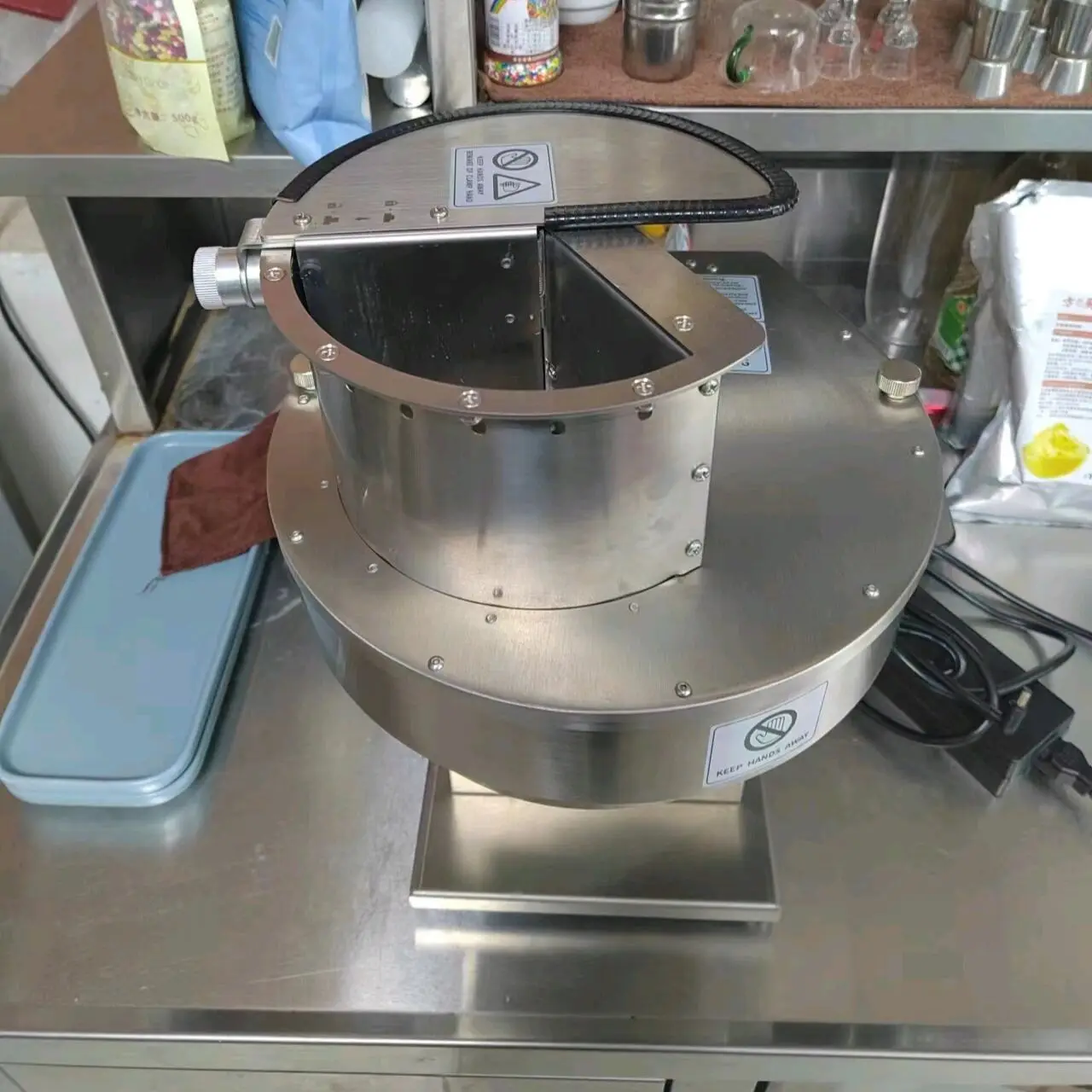 Electric Automatic Dumpling Wrapper Wonton Skin Machine Dough Rolling Press Commercial Round Square Dumpling Skin Maker
Electric Automatic Dumpling Wrapper Wonton Skin Machine Dough Rolling Press Commercial Round Square Dumpling Skin Maker