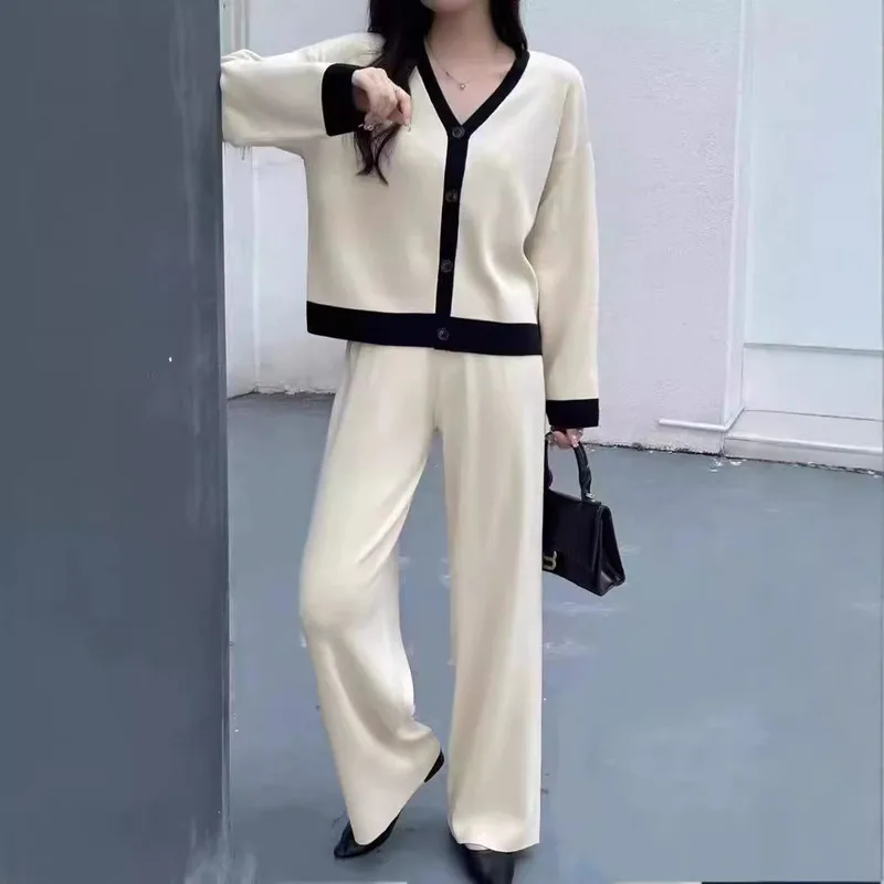 Knitted Suits For Women Patchwork V-neck Long-sleeve Knit Cardigan Top + Casual Wide-leg Women's Trouser Suit
Knitted Suits For Women Patchwork V-neck Long-sleeve Knit Cardigan Top + Casual Wide-leg Women's Trouser Suit