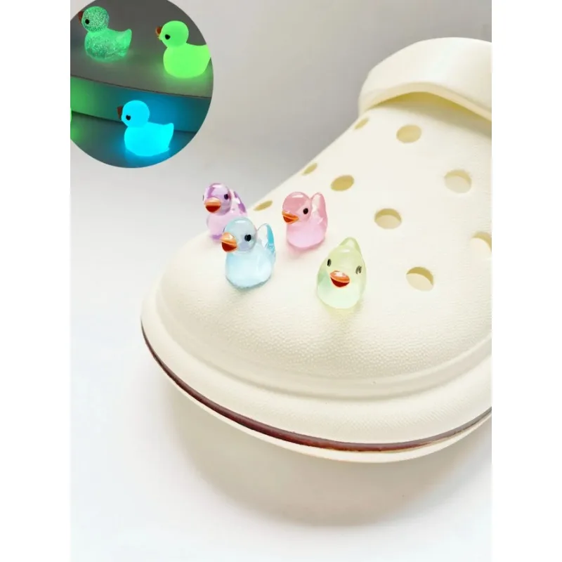 4pcs Duck Design Shoe Decorations, Fashionable Glow In The Dark Accessories For Clogs
4pcs Duck Design Shoe Decorations, Fashionable Glow In The Dark Accessories For Clogs