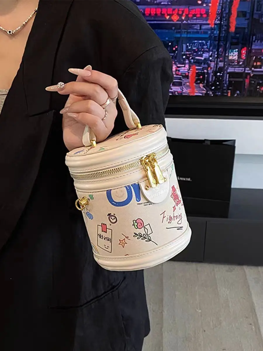 Korean Style Mini Round Bucket Crossbody Bag New Fashion PU Leather Women's Luxury Designer Shoulder Messenger Bag 
Korean Style Mini Round Bucket Crossbody Bag New Fashion PU Leather Women's Luxury Designer Shoulder Messenger Bag