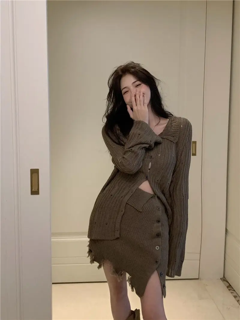 Sexy Mature New Women Knitted Two Piece Sets Hot Sweet Girls Long Sleeve Holes Cardigans + High Waist Irregular Mini Skirt Suit
Sexy Mature New Women Knitted Two Piece Sets Hot Sweet Girls Long Sleeve Holes Cardigans + High Waist Irregular Mini Skirt Suit