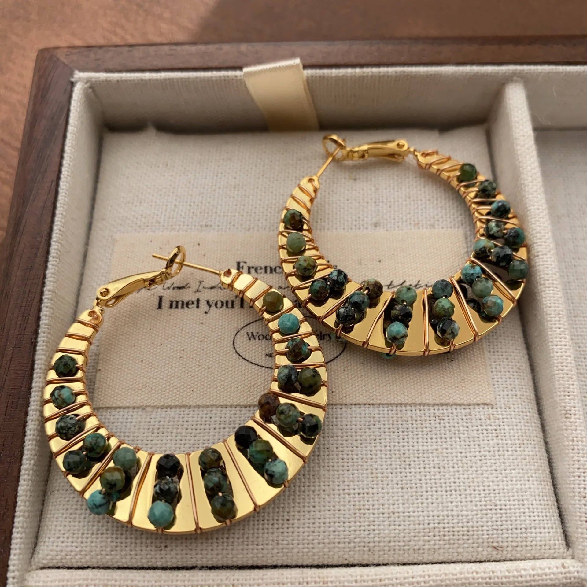 Medieval Vintage Metal circular colored stone ear cuff earrings for women's girl jewelry wholesale
Medieval Vintage Metal circular colored stone ear cuff earrings for women's girl jewelry wholesale
