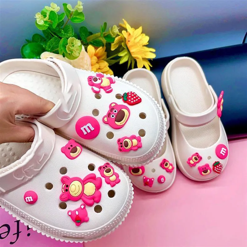 10pcs/set New Strawberry Bear Shoes Accessories Disney Cartoon Kawaii Hole Shoes Buckle Set Diy Decoration Removable Girl gift
10pcs/set New Strawberry Bear Shoes Accessories Disney Cartoon Kawaii Hole Shoes Buckle Set Diy Decoration Removable Girl gift