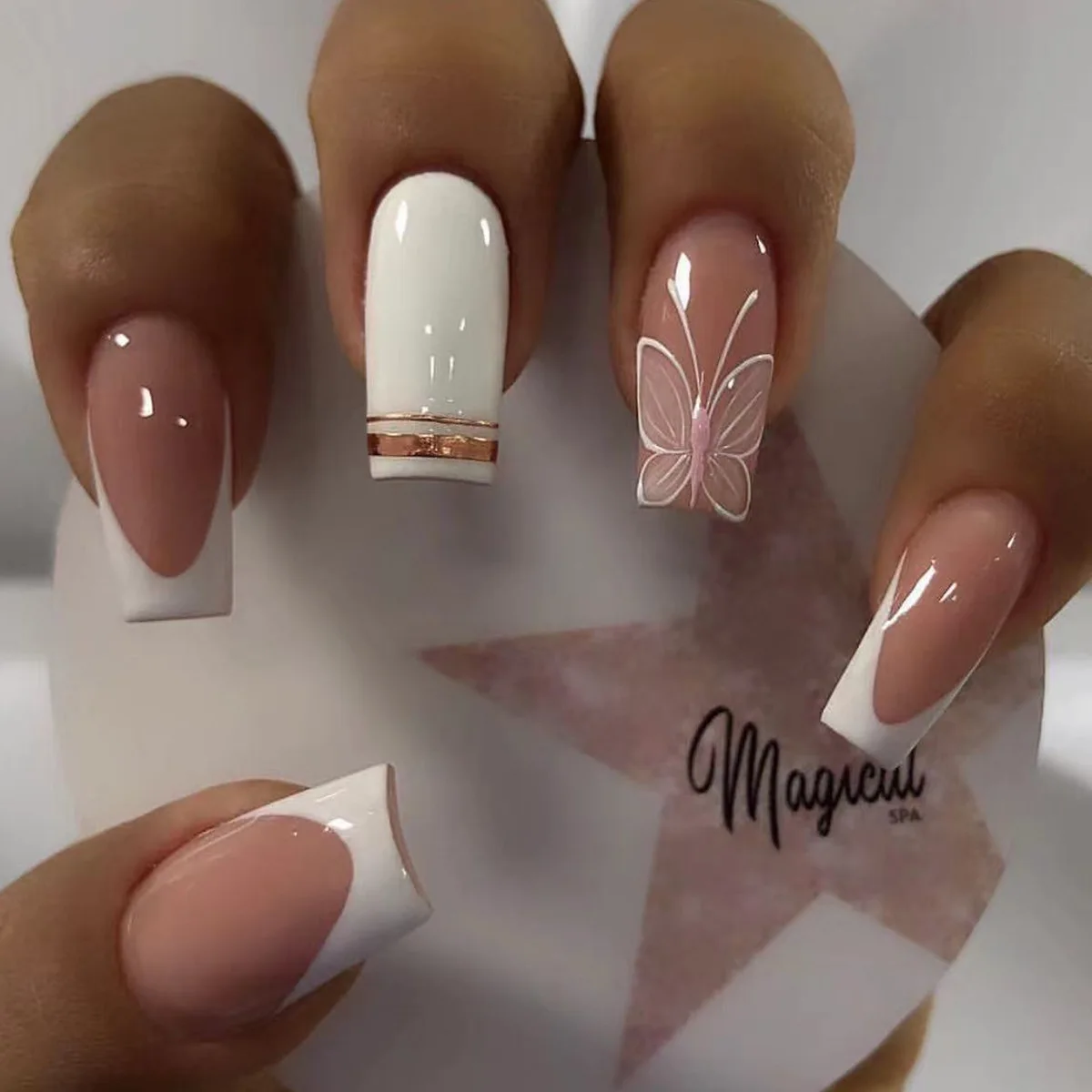24 medium and long gold lines fake nails three-dimensional butterfly cool wearing nail white French manicure
24 medium and long gold lines fake nails three-dimensional butterfly cool wearing nail white French manicure