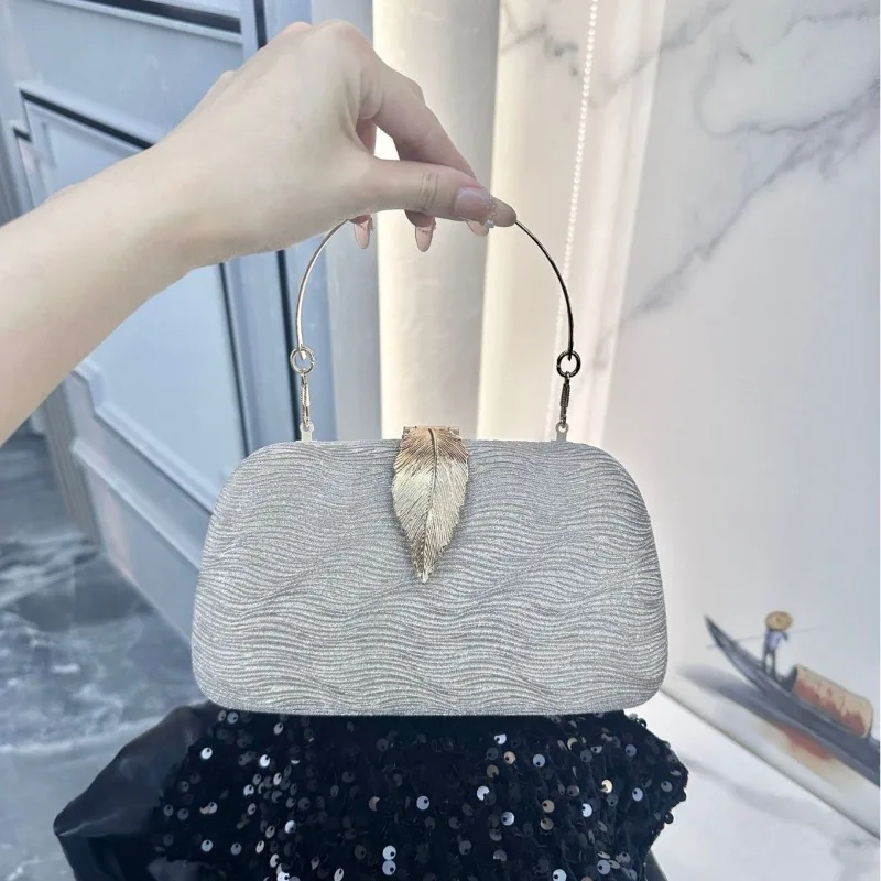 Gold glitter leaf striped buckle dinner bag celebrity small square bag women's fashion temperament clutch bag
Gold glitter leaf striped buckle dinner bag celebrity small square bag women's fashion temperament clutch bag