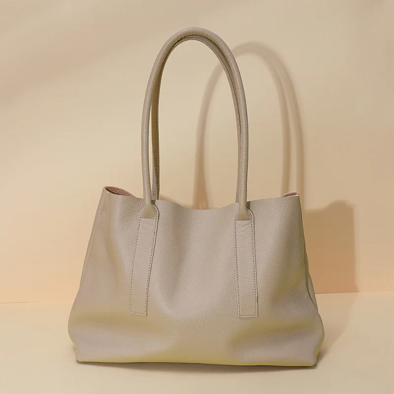 Новинка 2024 года, сумка на одно плечо, большая женская сумка из натуральной кожи, большая вместительная мягкая воловья кожа, простая дизайнерская роскошная сумка в стиле ретро
Новинка 2024 года, сумка на одно плечо, большая женская сумка из натуральной кожи, большая вместительная мягкая воловья кожа, простая дизайнерская роскошная сумка в стиле ретро