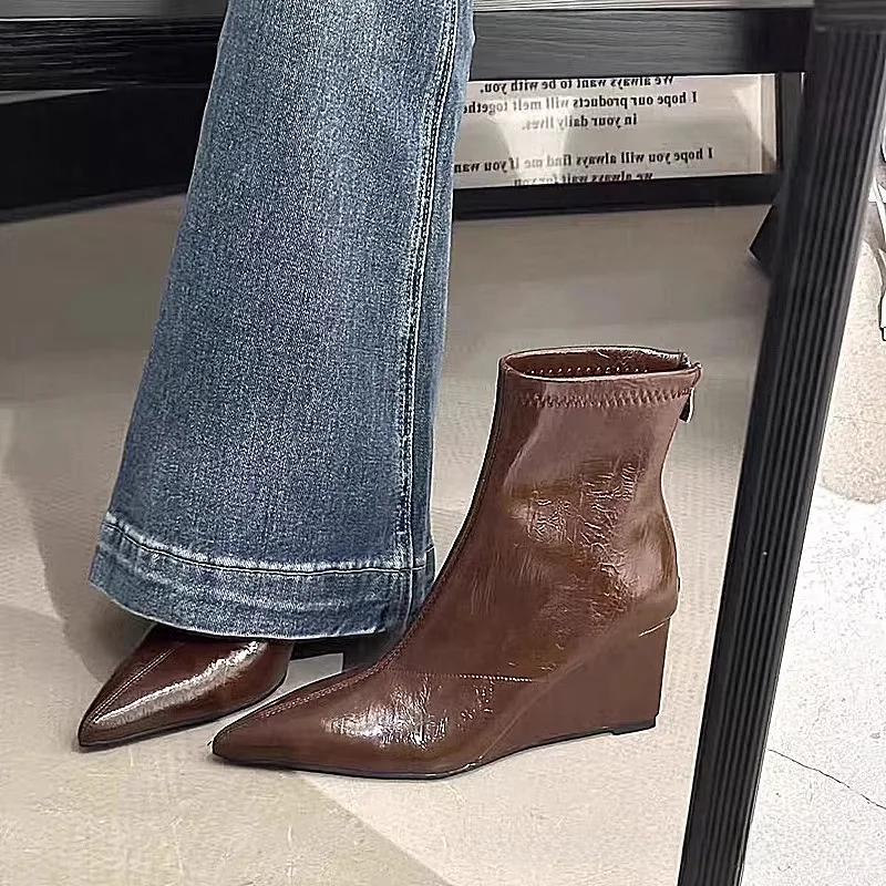 2025 New Pointed Toe Slim Boot Women mid Heel Short Chelsea Boots Korean Style PU Material Zipper Closure Winter Season Rubbe...
2025 New Pointed Toe Slim Boot Women mid Heel Short Chelsea Boots Korean Style PU Material Zipper Closure Winter Season Rubbe...