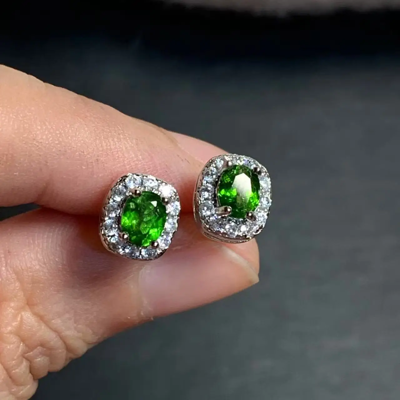 Серьги-гвоздики MM с натуральным диопсидом для женщин, винтажный женский подарок, предотвращающий аллергию, ювелирный камень
Серьги-гвоздики MM с натуральным диопсидом для женщин, винтажный женский подарок, предотвращающий аллергию, ювелирный камень
