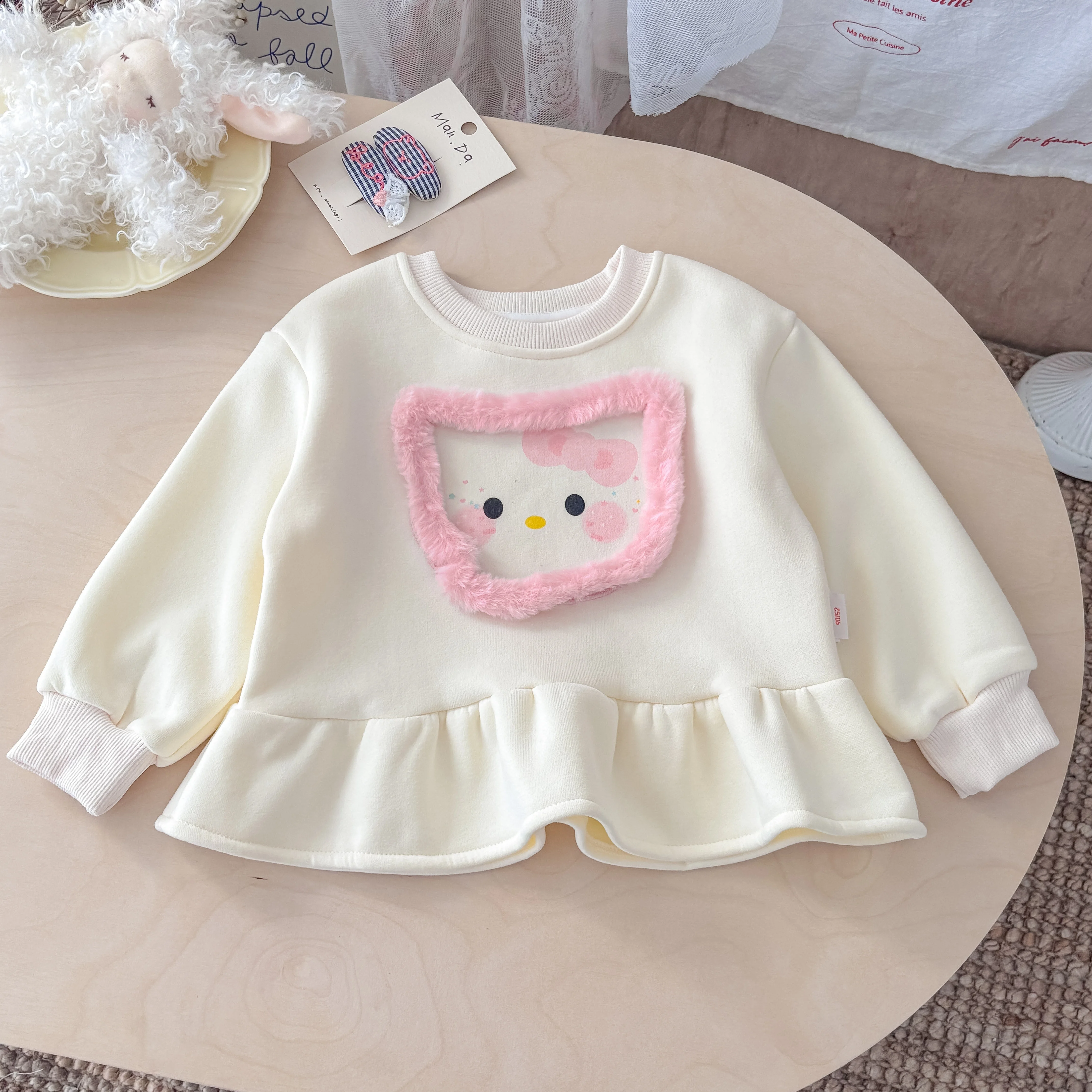 Hello Kitty O-neck Plush T-shirt for Girls Winter Cute Sweet Cartoon Long Sleeve Warm Sweatshirt Kids' Casual Fashion Pullover
Hello Kitty O-neck Plush T-shirt for Girls Winter Cute Sweet Cartoon Long Sleeve Warm Sweatshirt Kids' Casual Fashion Pullover