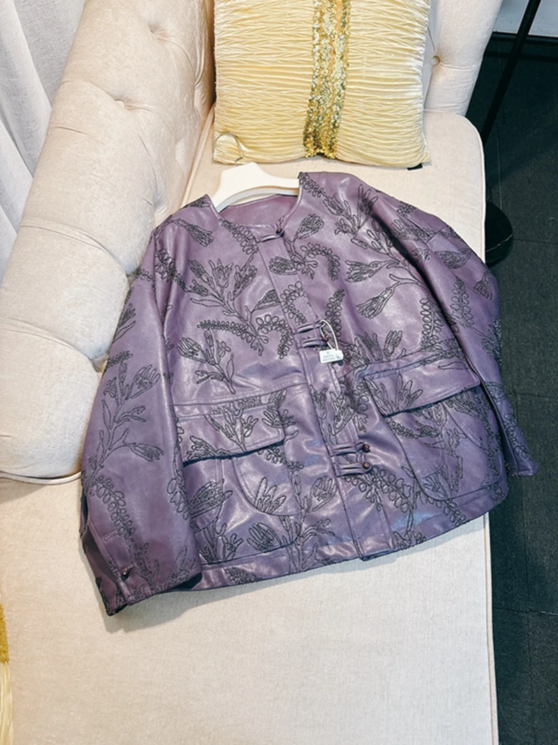 Новый китайский джат из искусственной кожи с вышивкой, свободный дизайн, зимняя верхняя одежда в стиле ретро для молодых женщин, крутая и Ele
Новый китайский джат из искусственной кожи с вышивкой, свободный дизайн, зимняя верхняя одежда в стиле ретро для молодых женщин, крутая и Ele