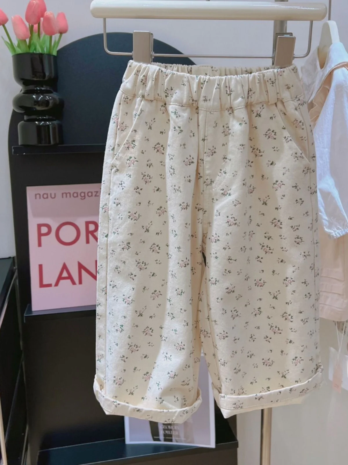 Широкие повседневные брюки с цветочным принтом для девочек в корейском стиле, модные длинные брюки из хлопка для малышек
Широкие повседневные брюки с цветочным принтом для девочек в корейском стиле, модные длинные брюки из хлопка для малышек