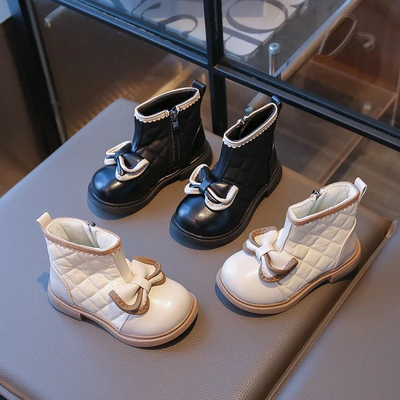 Новинка 2024, кожаные ботинки для девочек, модные повседневные детские ботильоны принцессы с бантом для свадебной вечеринки, детские короткие нескользящие ботинки
Новинка 2024, кожаные ботинки для девочек, модные повседневные детские ботильоны принцессы с бантом для свадебной вечеринки, детские короткие нескользящие ботинки