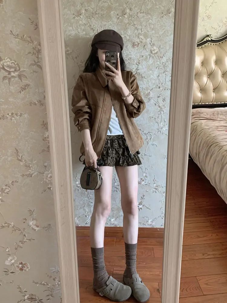 Retro Sle Women's Suede Motorcycle Jaet Collared ort Coat Casual Versatile Autumn Winter Faion for Petite Ladies
Retro Sle Women's Suede Motorcycle Jaet Collared ort Coat Casual Versatile Autumn Winter Faion for Petite Ladies