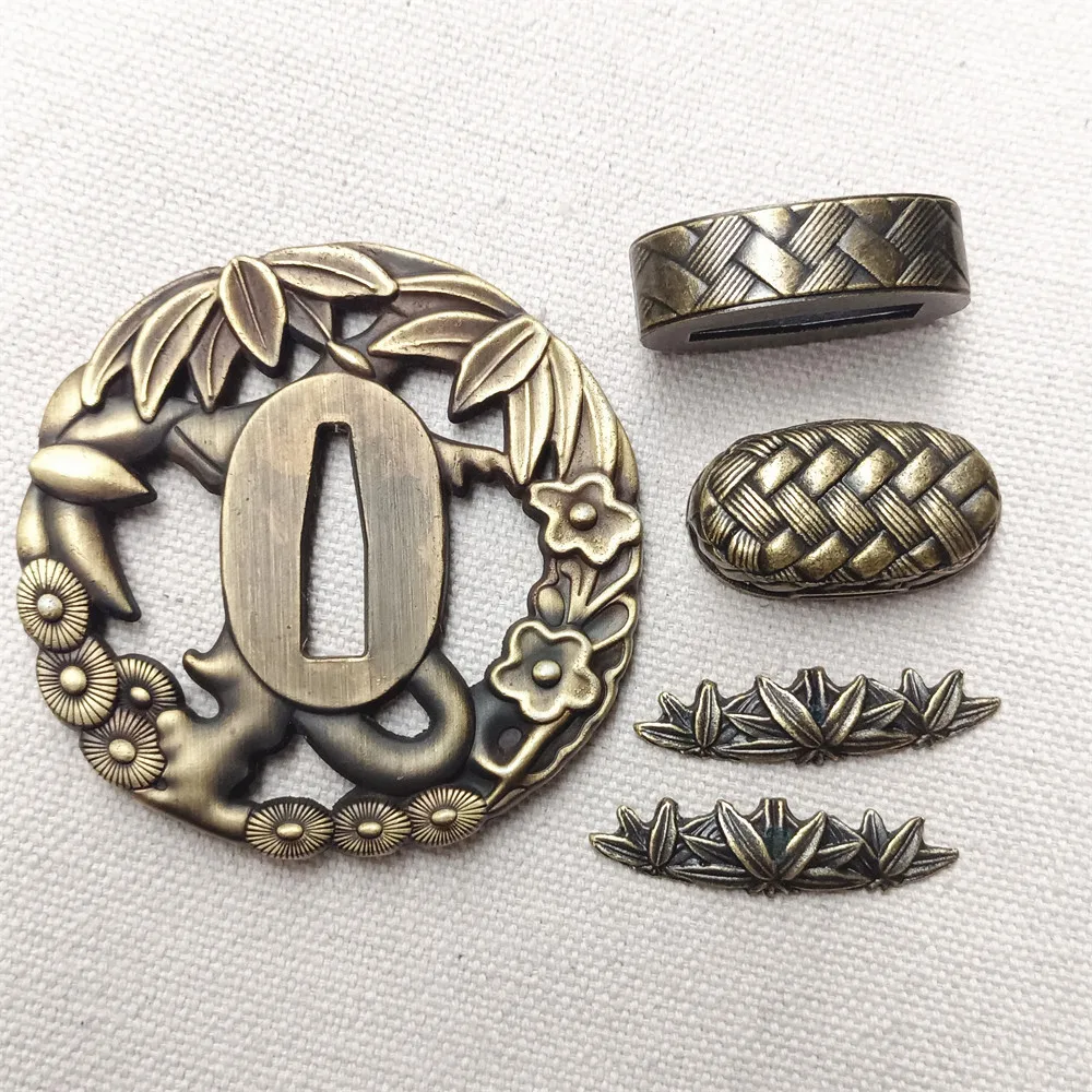 Японский набор Tsuba Menuki Kashira, резные фитинги из сплава для японского меча, самурая, катана, нож, аксессуары
Японский набор Tsuba Menuki Kashira, резные фитинги из сплава для японского меча, самурая, катана, нож, аксессуары