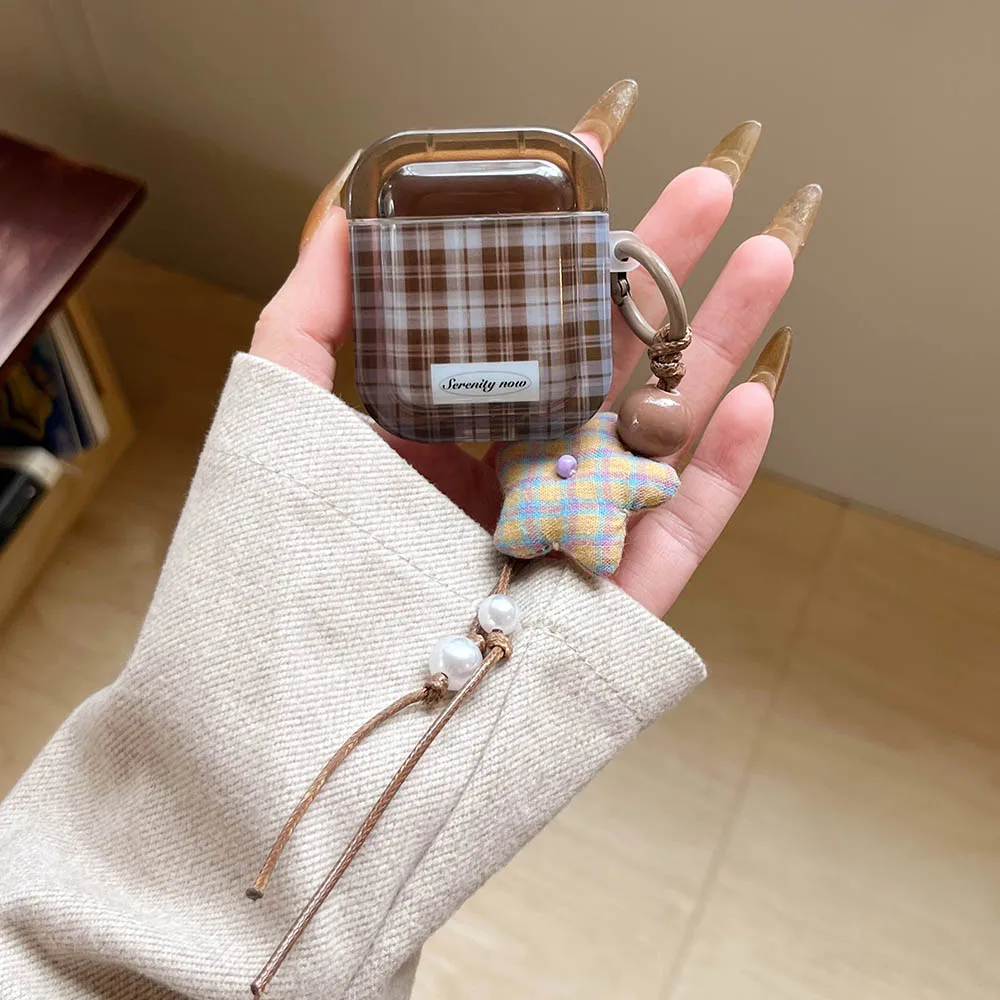Ins Fashion Brown Grid Case For AirPods 4 ANC Pro 2 Earphone Protecitve Cover For AirPods 1 2 3 4th Soft Case with Star Keychain
Ins Fashion Brown Grid Case For AirPods 4 ANC Pro 2 Earphone Protecitve Cover For AirPods 1 2 3 4th Soft Case with Star Keychain