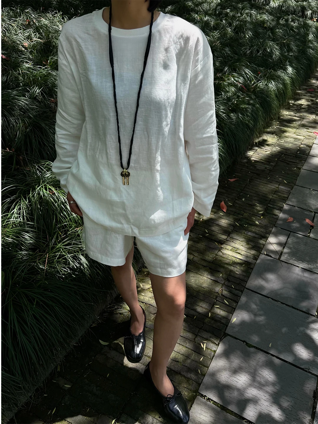 Casual Cotton Linen Set Women Summer 2026 New Lazy Old Money Loose Feel Top Shorts Two Piece Set Fashionable Leisure Style
Casual Cotton Linen Set Women Summer 2026 New Lazy Old Money Loose Feel Top Shorts Two Piece Set Fashionable Leisure Style