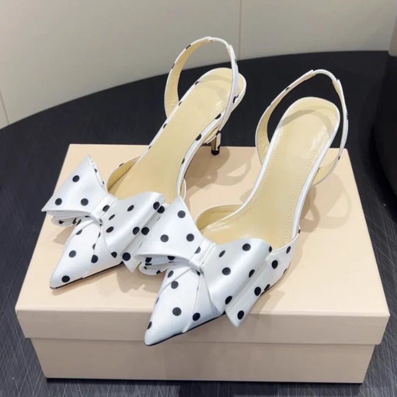 Newest Polka Dot Women Slingback Shoes Pointed Toe Butterfly Knot Cutouts Female Cover Heels Formal Party Shoes Black White Pink
Newest Polka Dot Women Slingback Shoes Pointed Toe Butterfly Knot Cutouts Female Cover Heels Formal Party Shoes Black White Pink