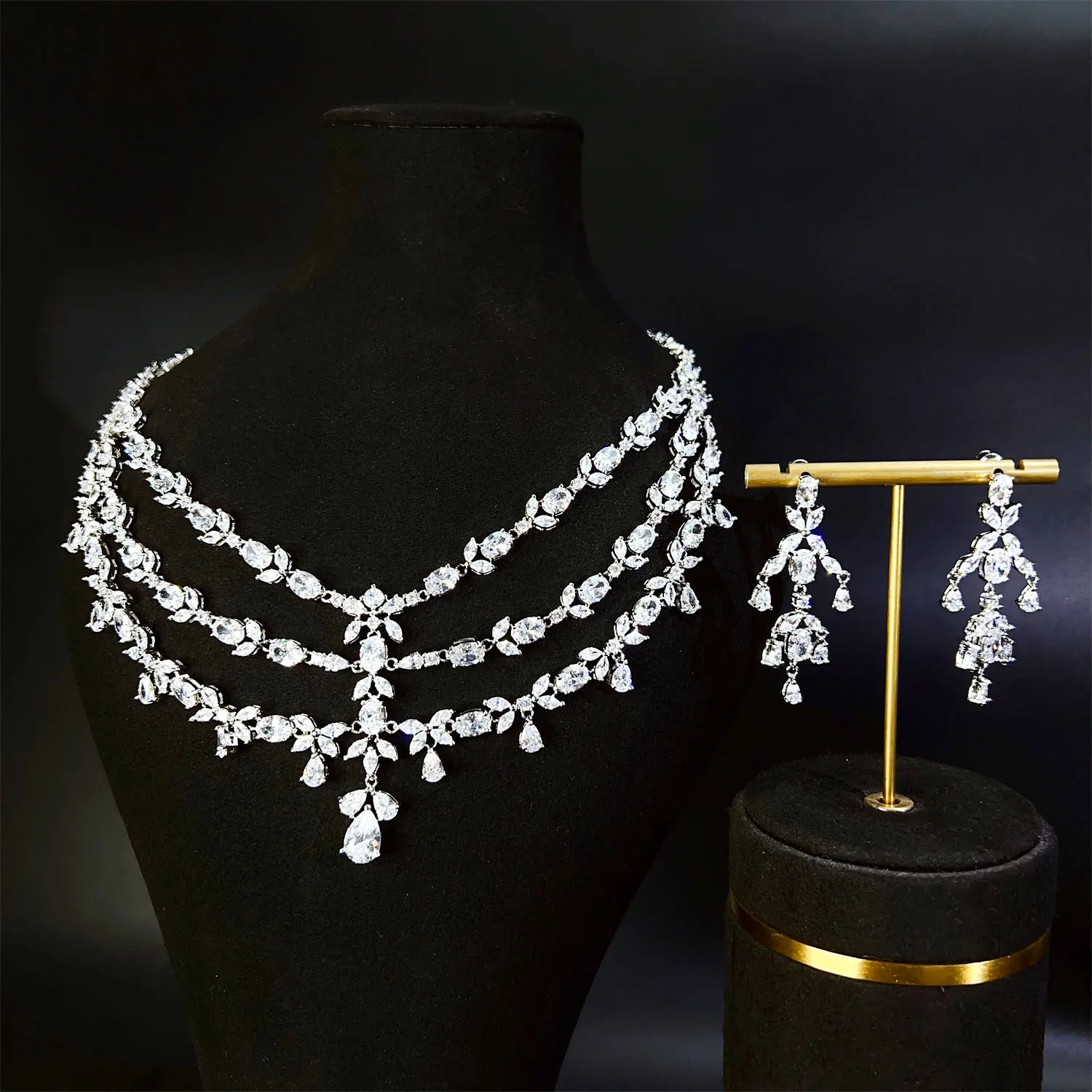 Luxurious Elegant Zircon Droplet Type Three Layer Necklace Earring Two Piece Set Bridal Wedding Accessories Woman Jewelry Sets
Luxurious Elegant Zircon Droplet Type Three Layer Necklace Earring Two Piece Set Bridal Wedding Accessories Woman Jewelry Sets