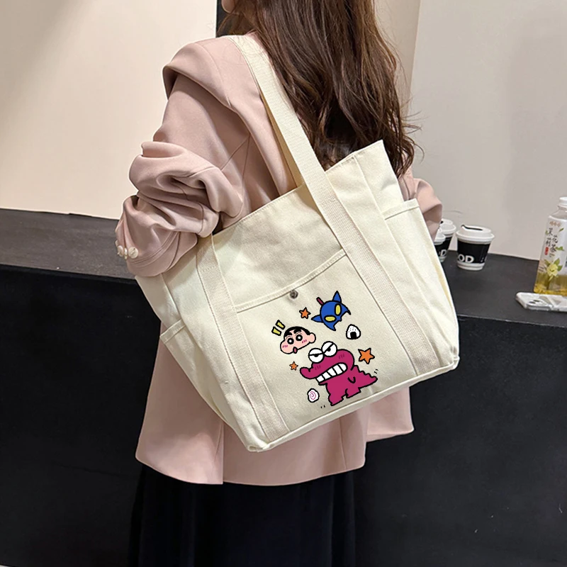 Cute Crayons Shin-chan Women Totes Large Capacity Canvas Handbag Female Commute Shoulder Bag Cartoon Girl Versatile Travel Bag
Cute Crayons Shin-chan Women Totes Large Capacity Canvas Handbag Female Commute Shoulder Bag Cartoon Girl Versatile Travel Bag