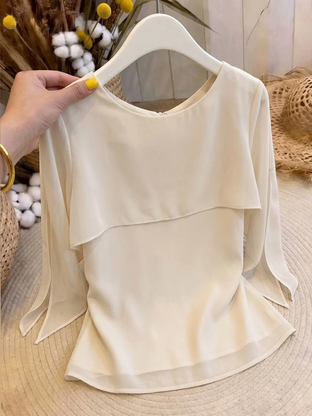 Elegant Commuter Shirt Women's Fashionable Versatile Slimming Summer 2026 High-End Sensation Unique Stylish Top Silk Material
Elegant Commuter Shirt Women's Fashionable Versatile Slimming Summer 2026 High-End Sensation Unique Stylish Top Silk Material